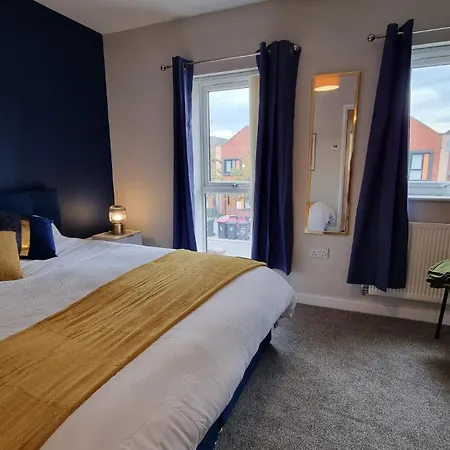 Stylish 2-Bedroom Home In Salford - 5 Guests-3